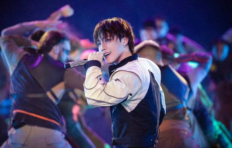 minbloomingyu's tweet image. Lee Chan at 26                     Me at 26