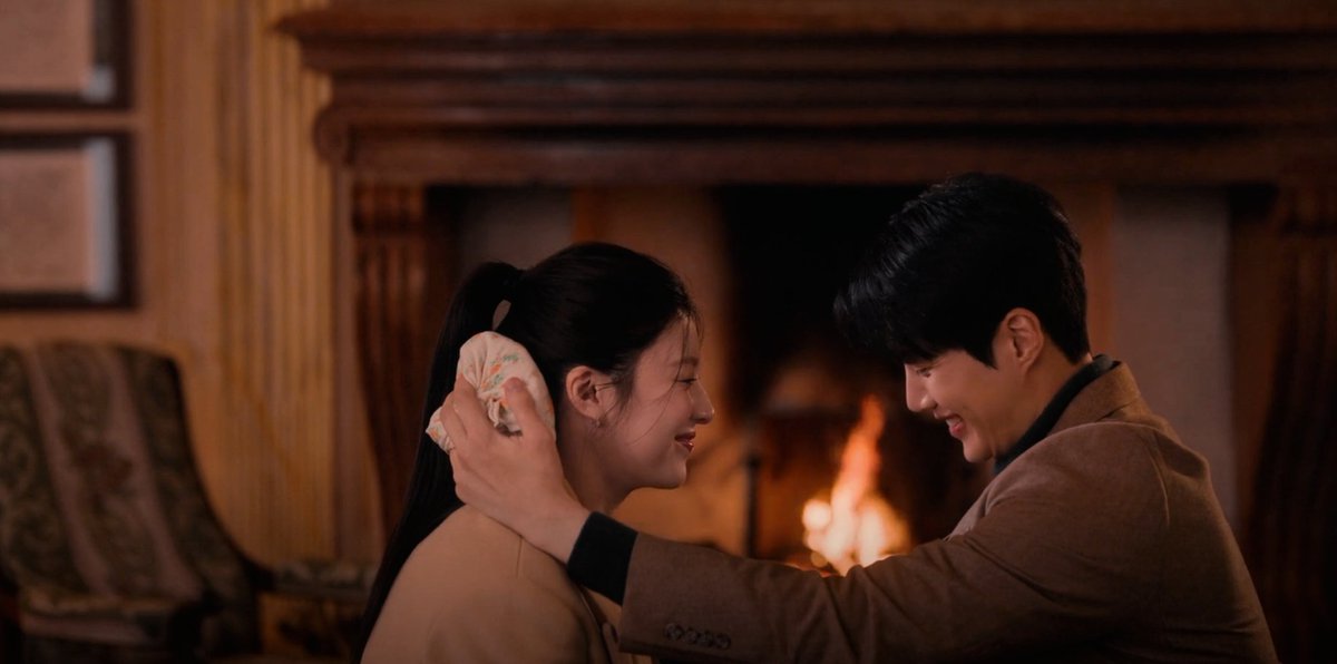 _convivialite's tweet image. #CanThisLoveBeTranslated feels like a warm hug to the heart.
The story, the visuals, the chemistry, It’s soft, thoughtful, and painfully beautiful.

They feel like two souls drawn perfectly for each other, like everything they held back finally found its way out 🤎✨️