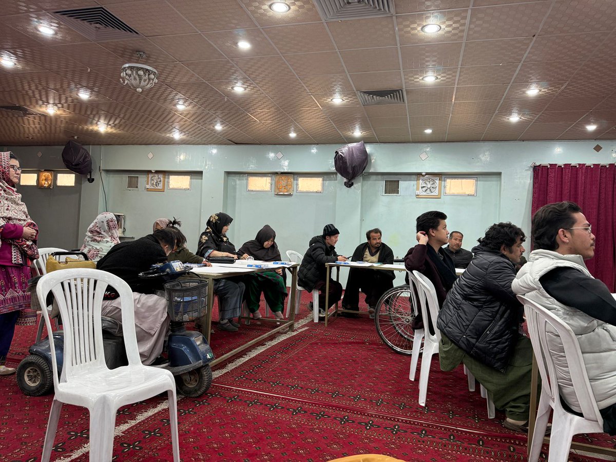 ShaziaBatool_'s tweet photo. “An inclusive art therapy session for persons with disabilities was held today to boost well-being, self-expression, and confidence, guided by Umbreen Hussain from the University of Balochistan.”
#arttheropy 
#pwds 
#CDA 
#WomenEmpowerment 
#Expressionsheet https://t.co/1JaboeUq5P