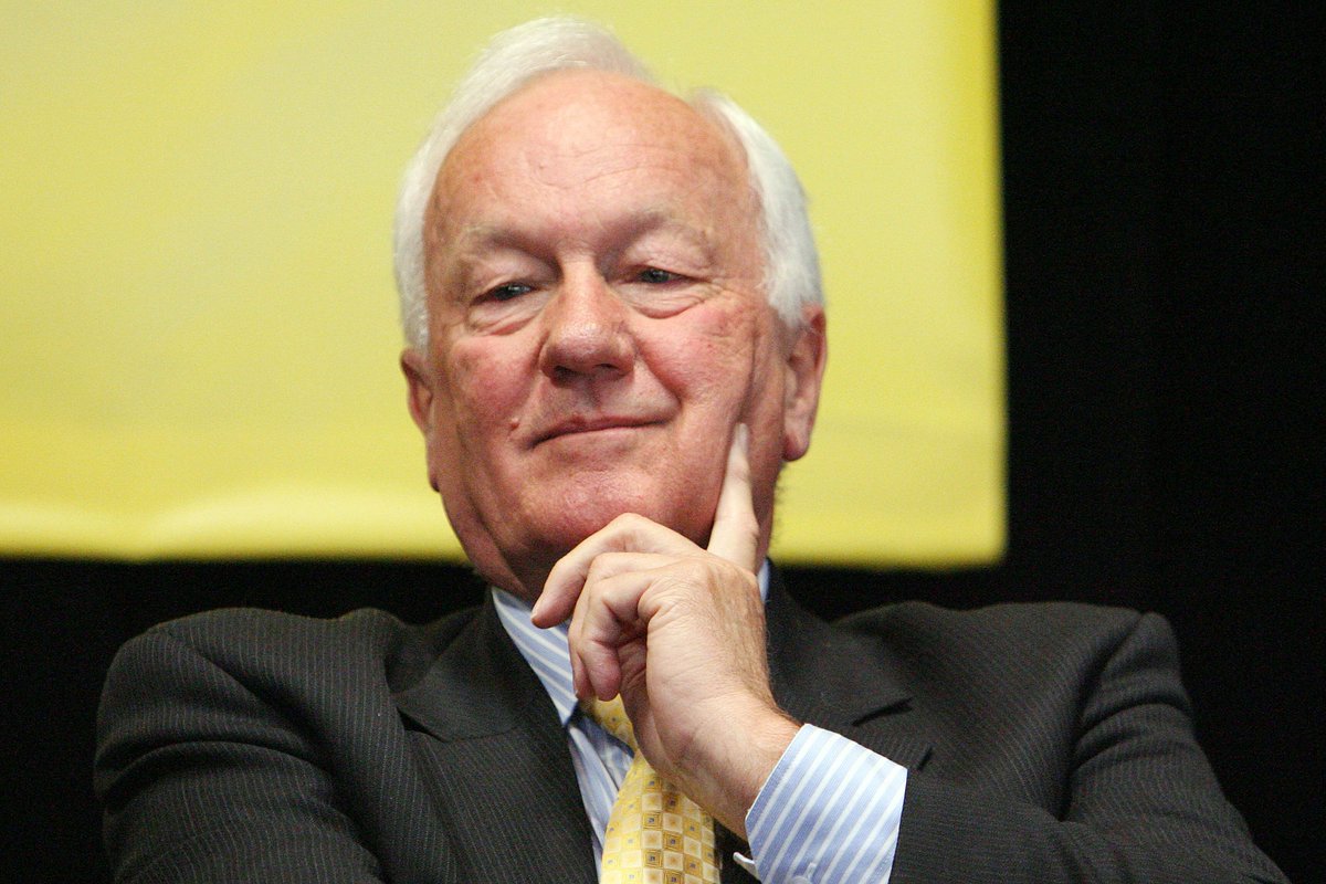 In 1984, a Labour Finance Minister did the unthinkable.

He dismantled the welfare state his party built. Slashed tariffs and subsidies. Privatized state enterprises.

His own party expelled him.

But he saved New Zealand from economic collapse. 🧵