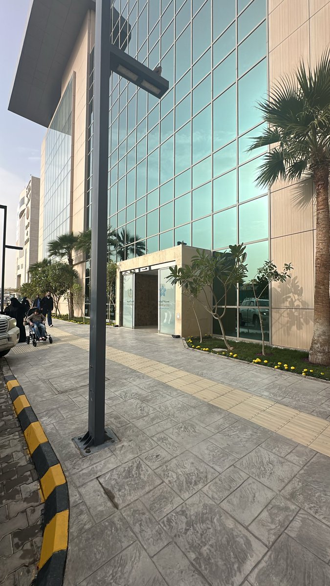 مع صباح هذا اليوم، بدأت التدريب في <a href="/KFMC_RIYADH/">مدينة الملك فهد الطبية</a> 

يعد هذا التدريب من الخطوات الهامة في مسيرتي المهنية، أتطلع فيها لاكتساب الخبرات مع طاقم احترافي من العاملين في هذا المجال، متحمس جداً لخوض هذه التجربة عالية الاحترافية، وأسأل الله التوفيق في هذه الرحلة، وأن أكون خير عون للمجتمع.