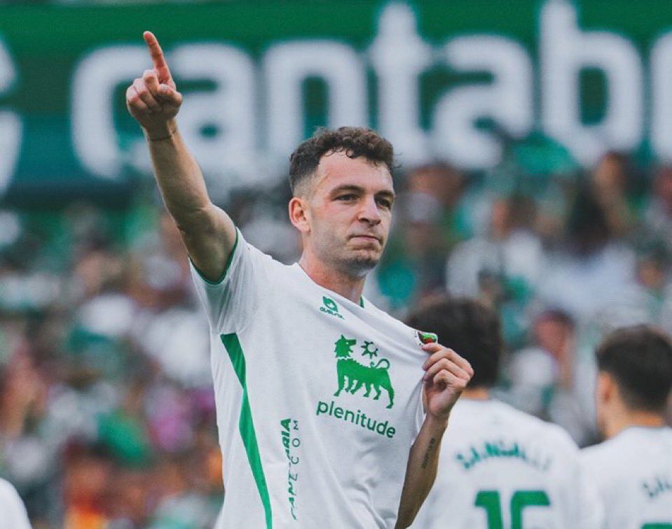 19 goles+ 41 asistencias desde que llegó al Sardinero.

Se acaban los calificativos con este monstruo.

Camino de ser una leyenda verdiblanca.

Gracias mago💚