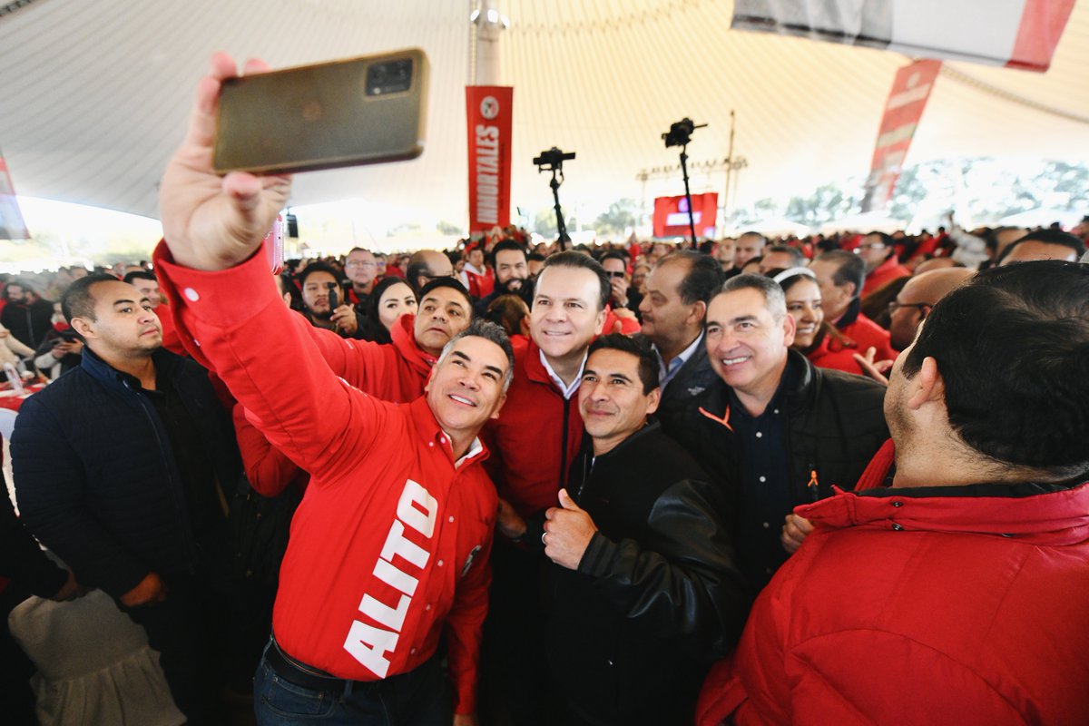 alitomorenoc's tweet image. Los priistas estamos muy orgullosos del gobernador de Durango, @EVillegasV. ¡Un priista leal, comprometido y con resultados!

Es un gobernador cercano a la gente y al partido, que no se esconde, que da la cara y que sabe enfrentar los retos con valor y con carácter.

¡Así…