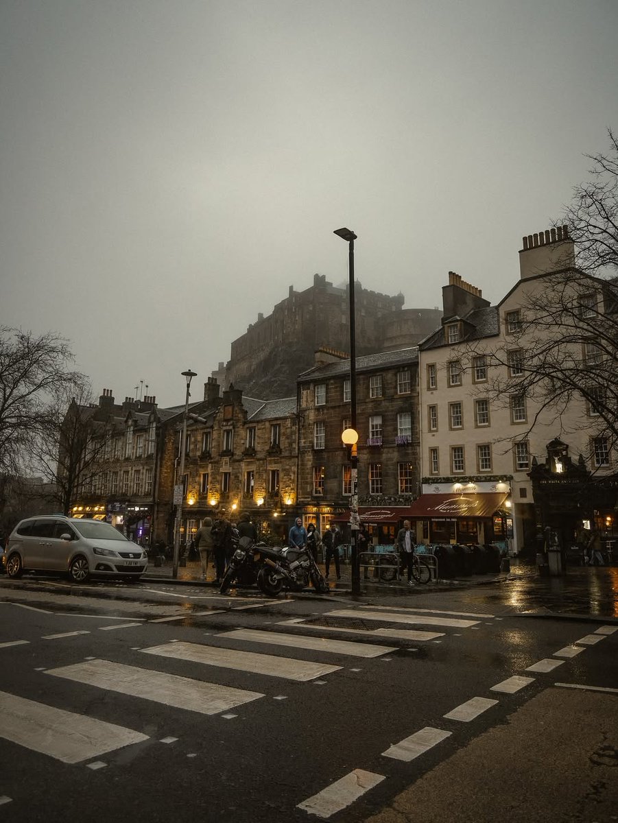 purelivn's tweet image. Edinburgh after rain
