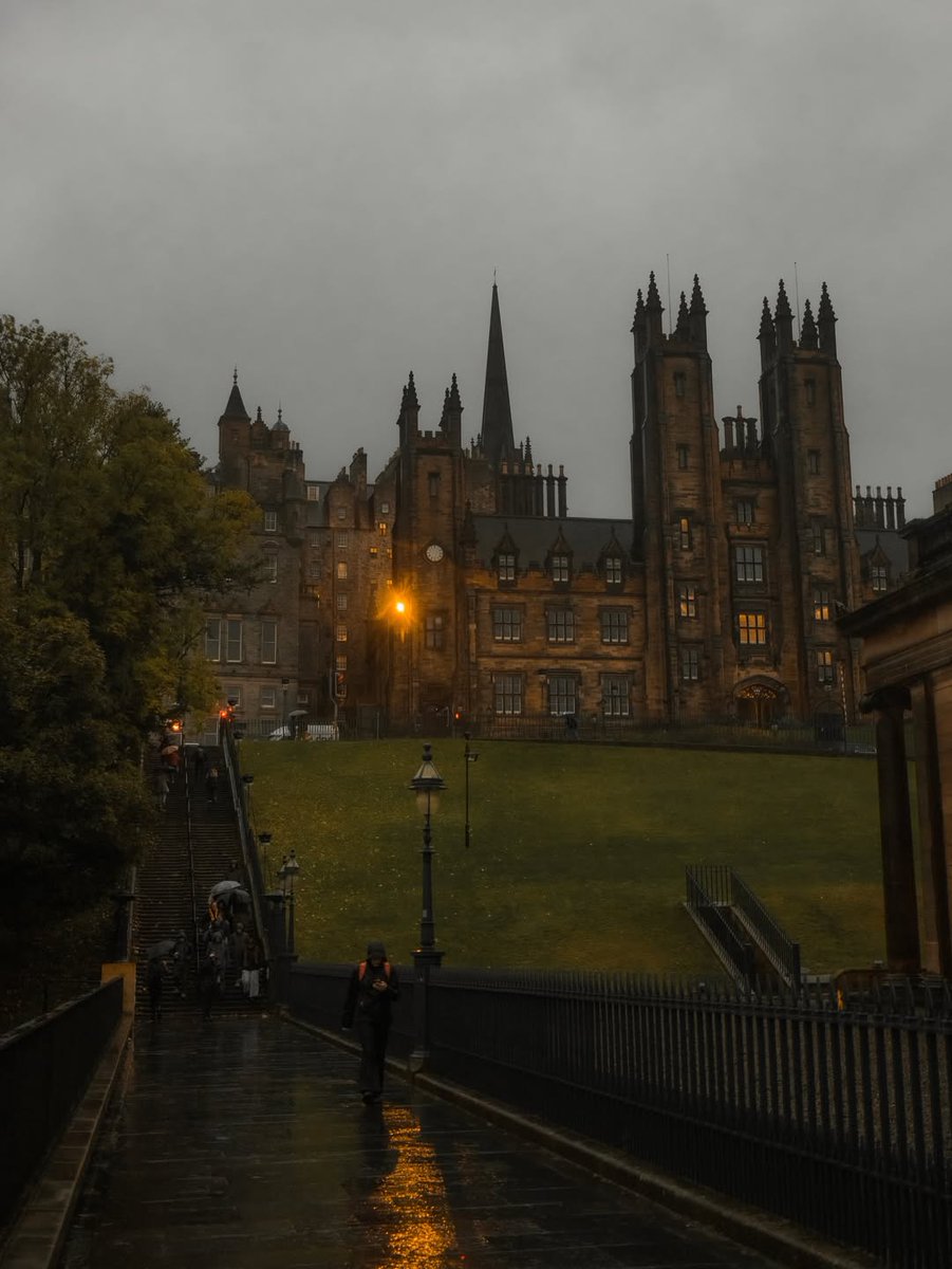 purelivn's tweet image. Edinburgh after rain