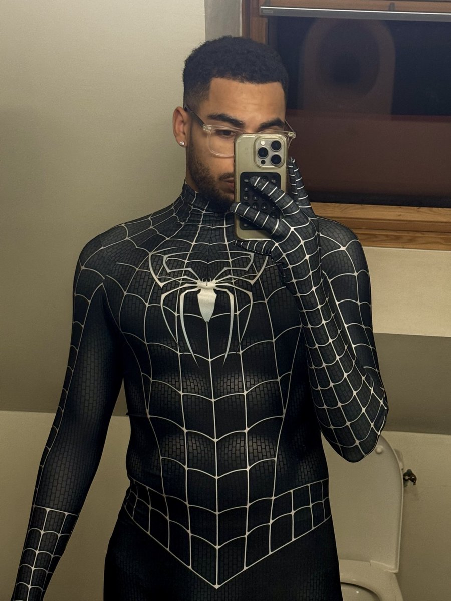 _mike_prt_'s tweet photo. 🕷️ #LGBTQIASelfCareJanuary https://t.co/yNvBbWoMbN