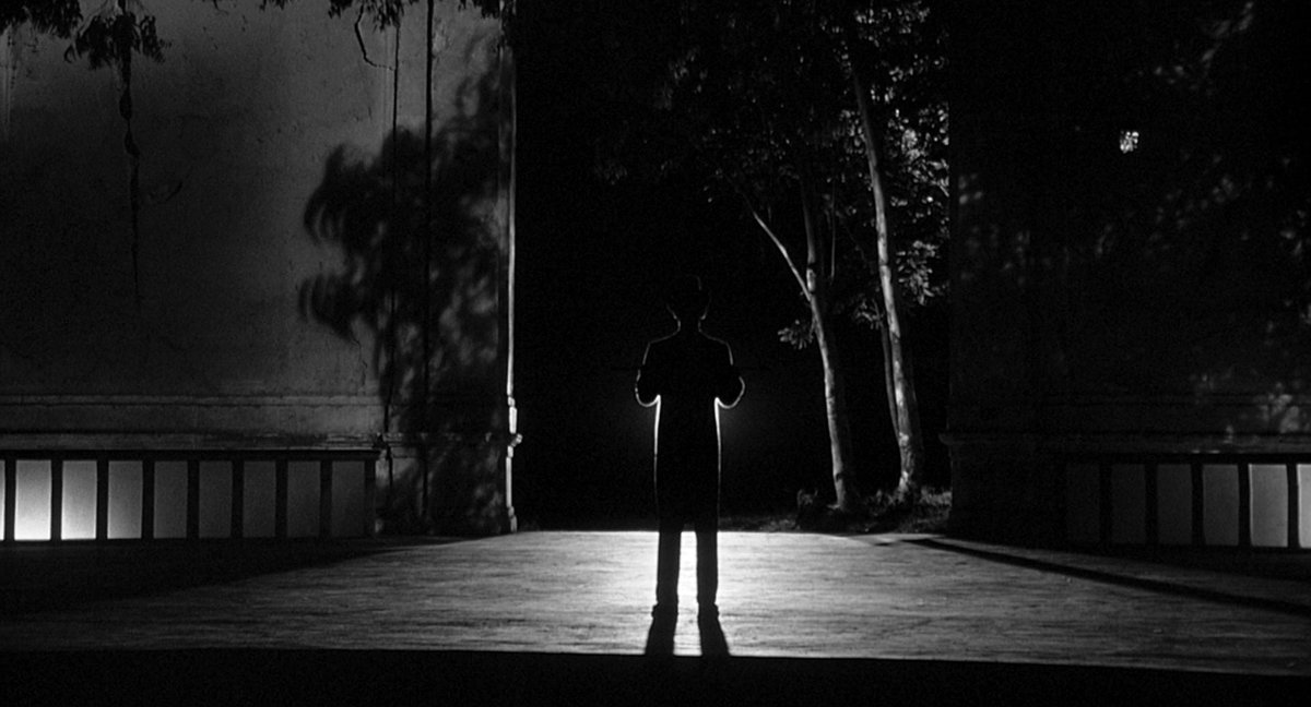 HauntedMovies's tweet image. 8 1/2 (1963) dir. Federico Fellini