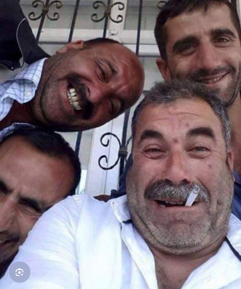 Menzil Yeni şarkısıyla İzmirlileri mesteti

İzmirliler dağda açan çiçekler yerine

Yarabbi ben pişmanım
Bütün Günahlarıma
Keşke yapmasa idim
İnşallah yapmam bir daha

Şarkısını hep bir ağızdan söylediler

İzmir Menzilin yeni kalesi oldu