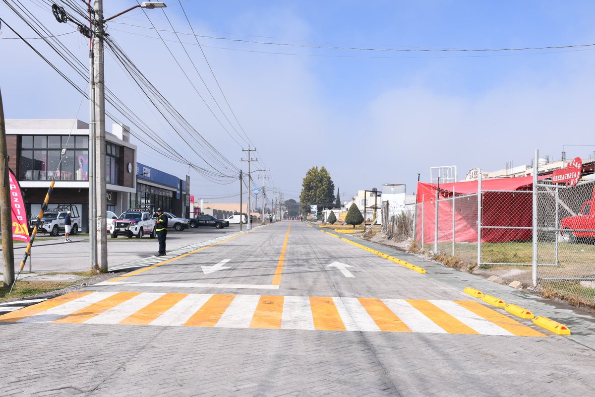 Anaamunizneyra's tweet photo. ¡Buenos días! Concluimos la primera etapa de la obra de pavimentación, con concreto hidráulico, de Av. 2 de Abril, por lo que ya está abierta a la circulación. 

Continuamos con obras complementarias a esta avenida y muy pronto iniciaremos con la segunda etapa de esta obra para que todas y todos contemos con una vialidad segura, digna y que permita a vecinas, vecinos y visitantes transitar libremente.