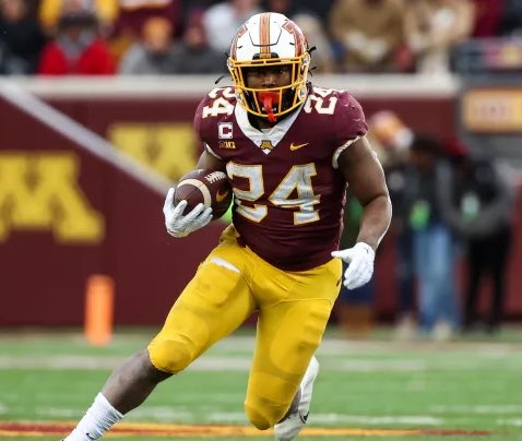 edwinekah1's tweet image. Big thanks to @_MoIbrahim for taking the time to stop by centennial and talk to me on Friday. Excited for more conversations and building a relationship! #RTB #GoGophers

@CoachDiggins @Mike_Diggins1 @SpencerW15 @nextlevelmn