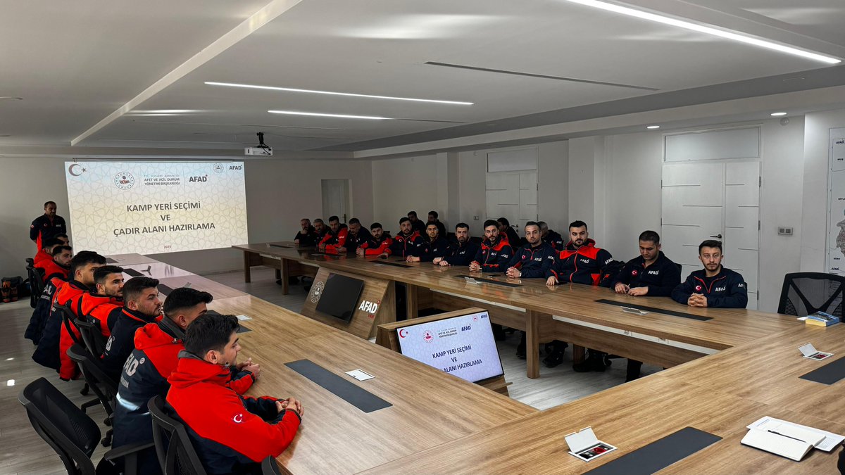 1. Ekibimiz çığda arama kurtarma eğitimini başarıyla tamamladı. 
Van AFAD bünyesinde gerçekleştirilen eğitimde;
Çığda arama kurtarma 
Sondalama teknikleri 
Yaşam sinyal cihazı kullanımı başta olmak üzere bir çok konuda eğitim verildi.