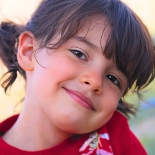 ImtiazMadmood's tweet image. A 3-year-old child. Melina Asadi.

​She wasn’t at a protest. She wasn’t a "threat." She was in her father’s arms on the way to buy cold syrup. And for that, the Islamic Republic’s thugs riddled her tiny body with pellets. They shot a baby from behind.

​Her father’s hands didn’t…