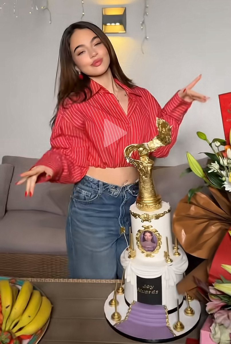 l1oly_JL4's tweet image. للي مايفهمون بالجوي هذي نفس كيكة بتس بالقرامي هههههههههههههههه