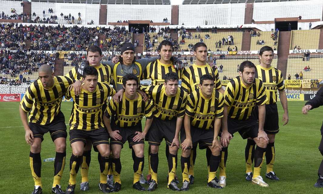 🗓️#UnDíaComoHoy de 2006 <a href="/OficialCAP/">PEÑAROL</a> vencía 2-1 a Flamengo 🇧🇷 por la Copa Master Card

🏟️Centenario

⚽Diego Rodríguez 17'
⚽Nicolás Vigneri 90'

🏆El Decano obtiene el título amistoso