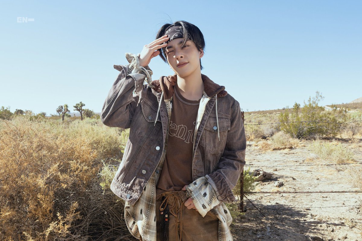 simjpke's tweet image. They say “𝐈’𝐦 𝐰𝐚𝐧𝐭𝐞𝐝” but I don’t feel chased, I feel alive. Standing under the open sky, smiling like the world is kinder than it seems. A cowboy who learned that happiness isn’t something you run from… it’s something you carry with you. ⋆⋆⋆