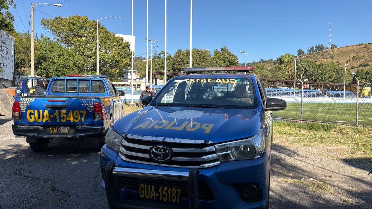 Condeno enérgicamente los ataques contra la PNC. Mi solidaridad y pésame a las familias de los agentes fallecidos. Exijo al <a href="/mingobguate/">MinGob</a> acciones inmediatas para retomar la paz y la seguridad del país.