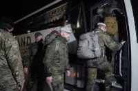 Classe de neige terminée pour les 15 soldats allemands qui ont déjà quitté le Groenland aujourd’hui en fin d’après-midi, après moins de 48 heures sur place !…
(cf : lalibre.be/dernieres-depe…)
Une photo a été prise lors de leur retour dans le bus. 

➡️ L’UE c’est le ridicule par