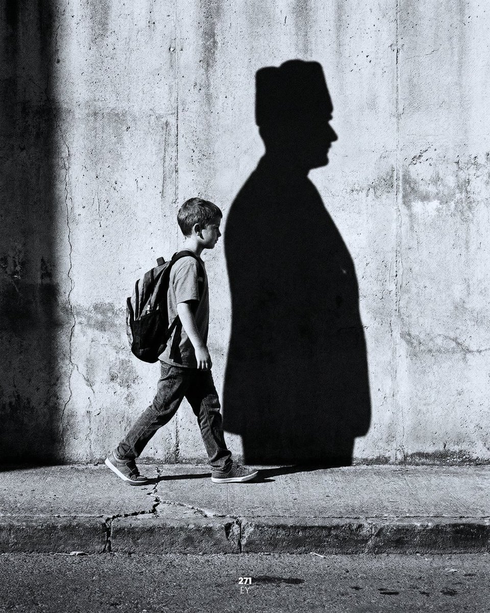 271ey's tweet image. Sen dosdoğru yürü çocuk; gölgen sana yolu gösterir.