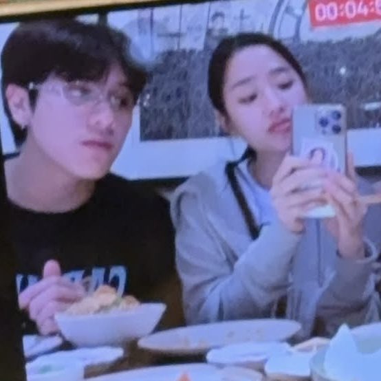 nanonntu's tweet photo. I HAVE BEEN SUMMONED AAHHH MY PARENTS the way they’re always beside each other lolll

#mynameisnanon #tontawan #nanontu https://t.co/aiBQmNDsmB