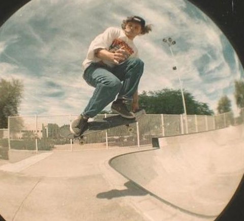 twitnu's tweet image. 屋内で電話して緊張 🍛