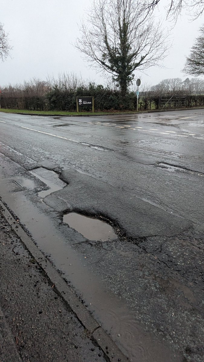 Ifindoubtaskrod's tweet photo. This one is pretty horrendous and frankly dangerous! #potholes https://t.co/LDcJMD81kM