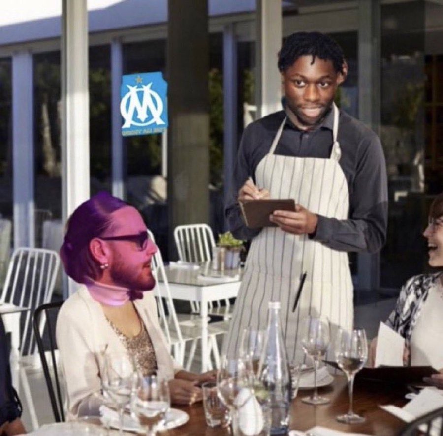 - Bonjour je vous sert à quoi ?
- tia oasis mon gaté ??
- non désolé on en a plus 
- tia cola frero ??
- ouais c’est moi