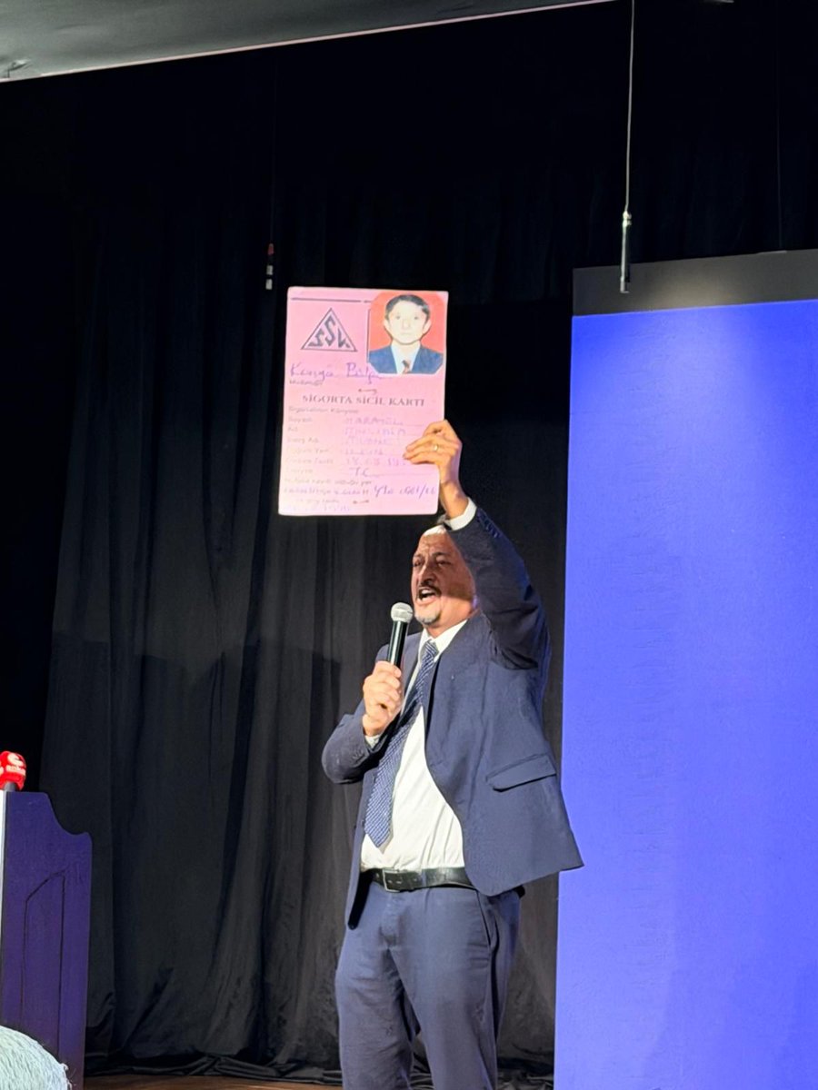 <a href="/demet_kmr/">DemetK</a> <a href="/MuratBalSmmm/">Murat Bal</a> <a href="/SharpAyhan/">Ayhan Keskin</a> <a href="/neseerdan/">E&N</a> <a href="/AkinSacildiTR/">Akın</a> Elinde SSK KARTI ile haykırmaya devam ediyor 
Onun yerini kimse tutamaz 
Teşekkürler Murat Başkan 
<a href="/MuratBalSmmm/">Murat Bal</a> 
<a href="/demet_kmr/">DemetK</a> 
<a href="/SharpAyhan/">Ayhan Keskin</a> 
<a href="/AkinSacildiTR/">Akın</a> 
<a href="/neseerdan/">E&N</a> 

#StajÇıraklıkSgkBaşlangıcıOlsun