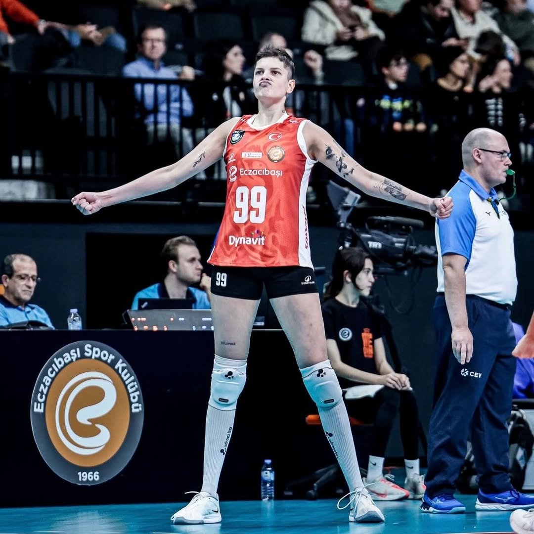 Temmzvolley's tweet image. 🇹🇷Ebrar Karakurt  vs  Vakıfbank  (4 set)

21 pts
%43  20/47
%70 pos  %33 perf 30  top 0 hata
1 ace
+10 WL

#SultanlarLigi