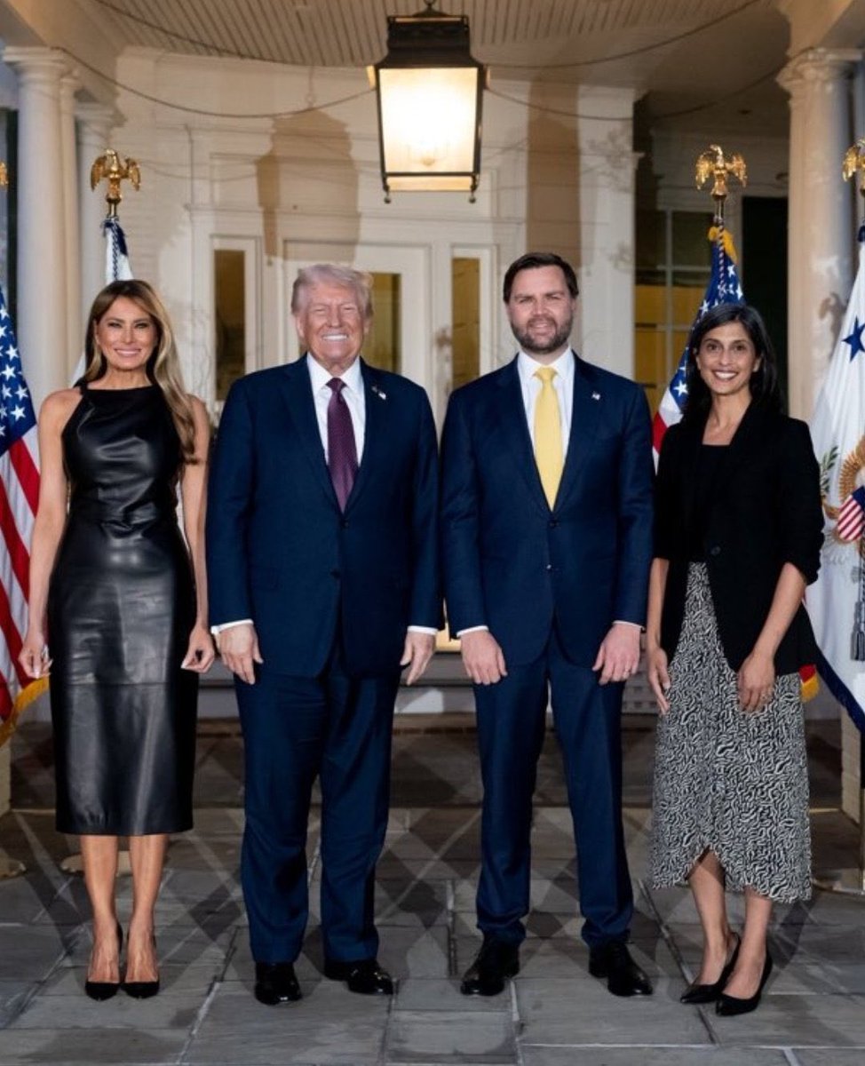 EshaAA33's tweet image. Give me a thumbs up 👍❤ if you are a TRUMPER….