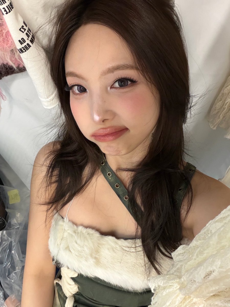 NAYEON SOURCE tweet media