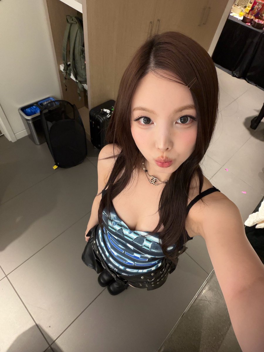 NAYEON SOURCE tweet media