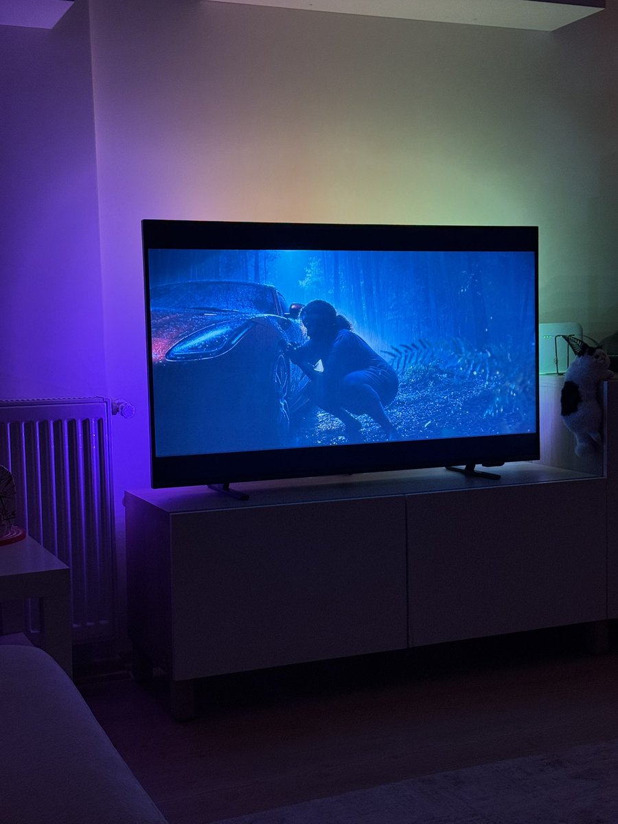 Bazen küçük bir çocuğun şımarıklığı , 
Bazen de büyük bir insan olgunluğu arasında yaşayıp gidiyoruz.