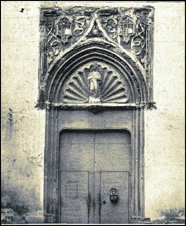 El desaparegut Convent de Jerusalem de València tenia element arquitectònic q destacava: el seu portal gòtic. Quan el convent va ser derruït, el portal fou desmuntat i donat a l’Ajuntament per a la seua conservació. Però mai més es va tornar a saber d’ell: actualidadvalencia.com/passejantvalen…