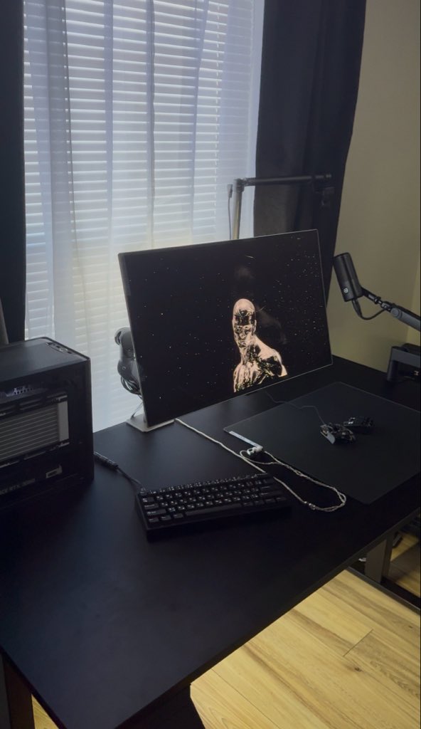 ovyfps's tweet photo. Just look at that #oled https://t.co/hV9cxIUwTq