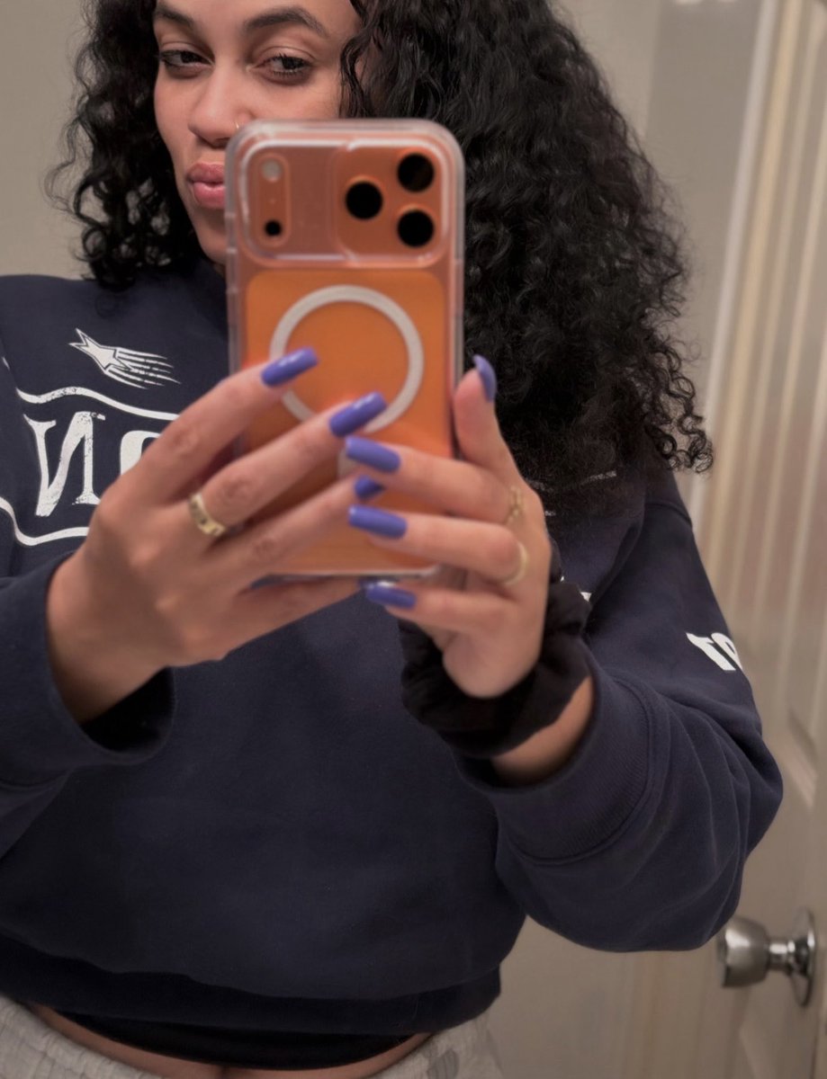 Live For Awhile !!! 
twitch.tv/queenvib3z