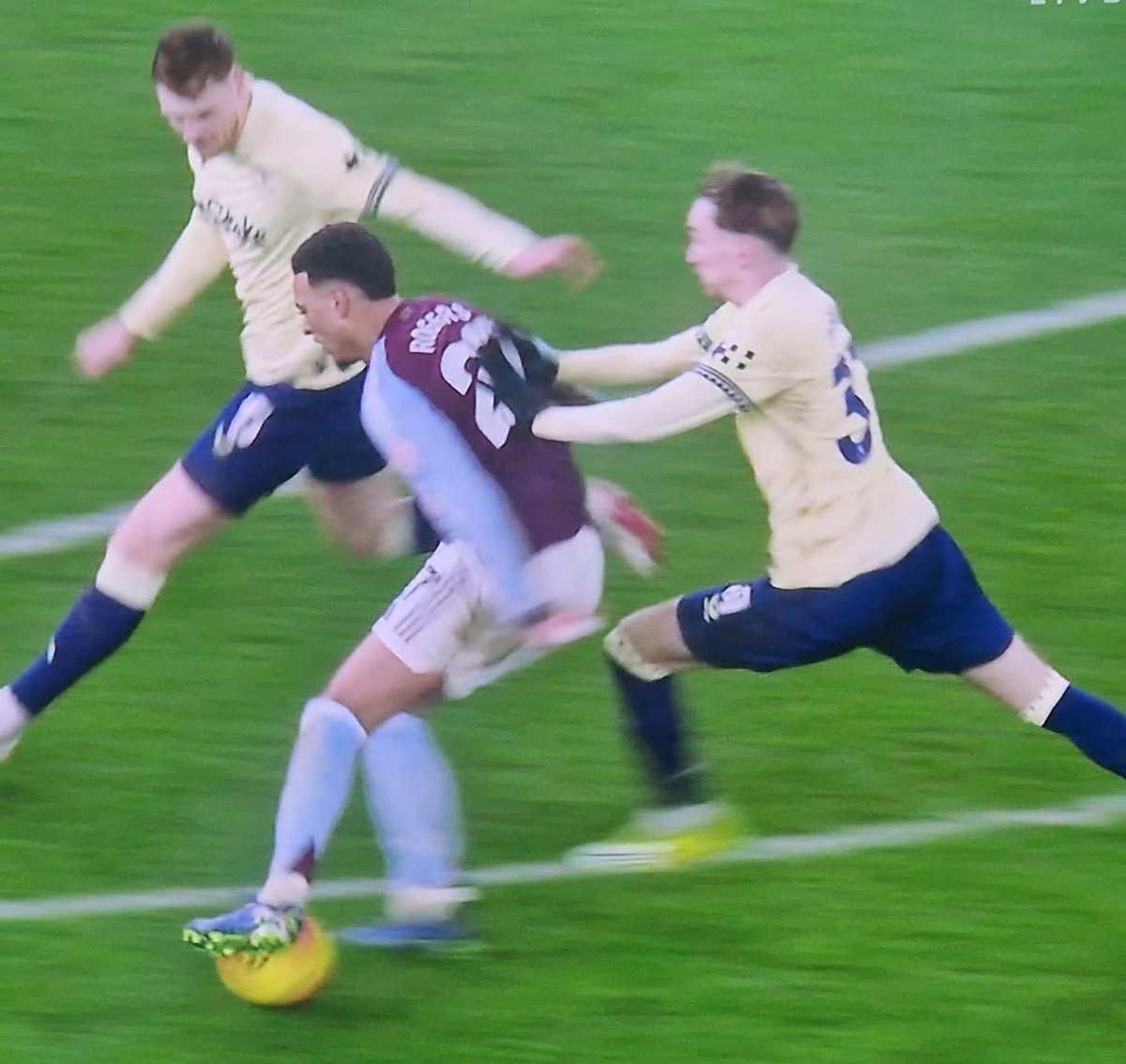 AVFC_Aston's tweet image. Crazy.