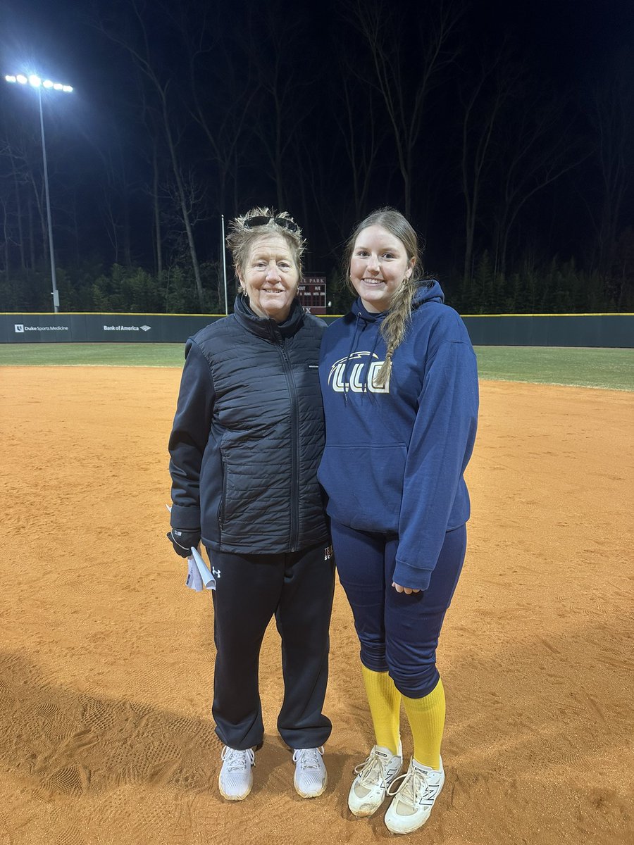 AllisonPrice28's tweet photo. Thank you for such an amazing camp at Elon this weekend! I can’t wait to go again! @ElonSoftball @Org_LLG @LLGShoope @CoastRecruits @ExtraInningSB #ILEAP #LLG #allgoldgrind https://t.co/NwKHowx4WG