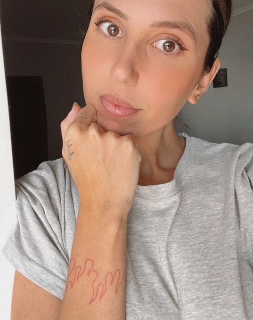 3 random facts about me: • I love reading. I dream about having a huge  library at home filled with mangas, manhwas and novels. • I am 170 cm tall (5.57  ft) •