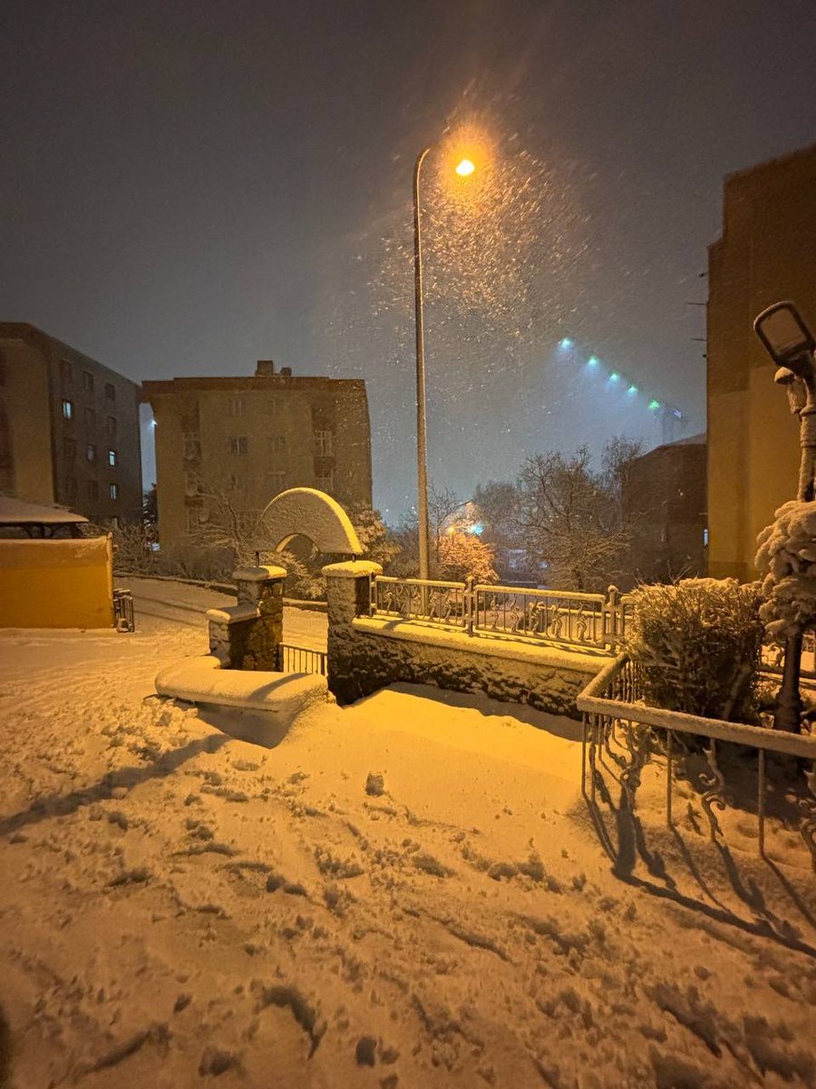 hawaeather's tweet photo. Sistemin tadını şu sıralar #İstanbul'da Pendik/Aydos tarafı çıkarıyor. ☃️❄️ https://t.co/YmqbIHEuHt