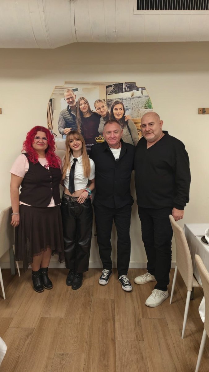 casanistas_'s tweet photo. 📸 | Historia de Pop Lasser FM.
Lucía Casani con Tony Gil, Patry y Manu en el Restaurante Albufera. 🎙️
@Lucia_Casani #AMiAire #PopLasserFM
#Albufera #LucíaCasani18E
https://t.co/ACxbCEe2Ck https://t.co/h2rGjrSuOk