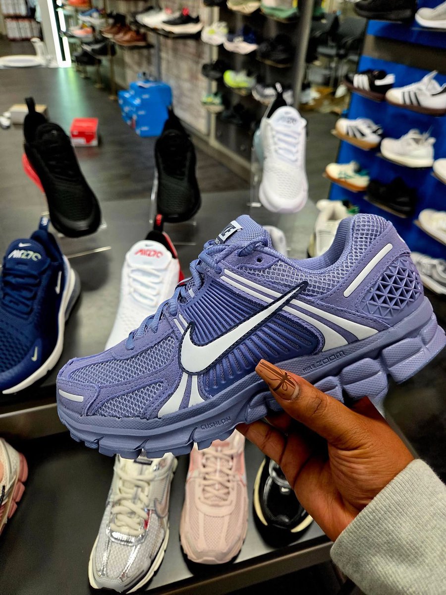 layxsnv's tweet image. Yeah… I need these in EVERY color they make 😩🔥