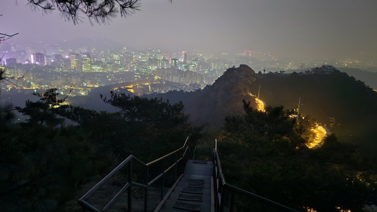nftspace77's tweet photo. 260107
Good morning mates 🙏 
Seoul city view now https://t.co/3yMxWbhOjk