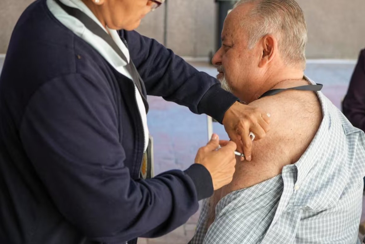 💉🦠 Sonora avanza al 65% en vacunación contra influenza: +555 mil dosis aplicadas desde octubre y meta de cobertura total antes de que cierre la temporada invernal. #Influenza 

 Sigue informado en #MeganoticiasHermosillo Ⓜ️