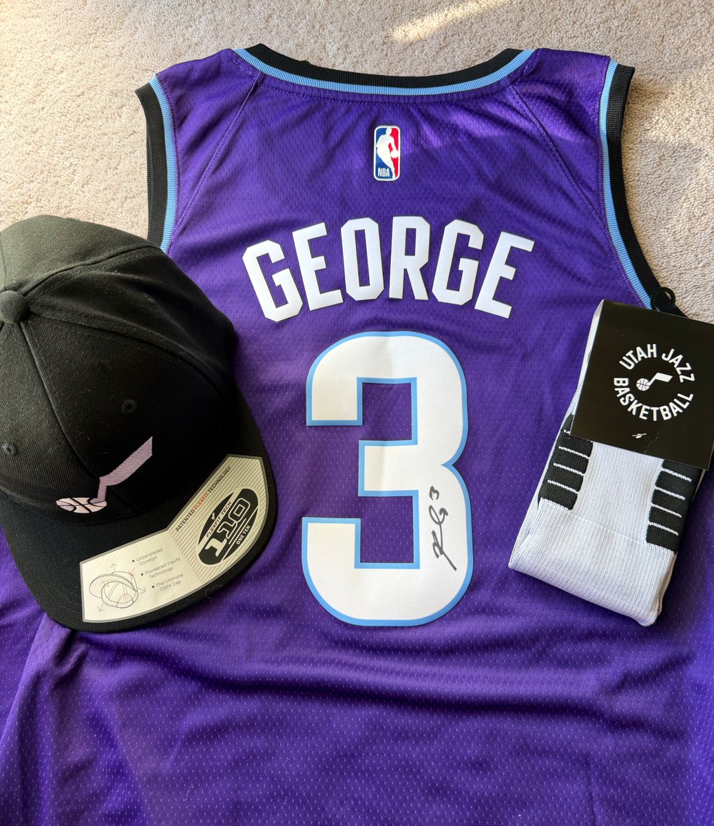 Jazzbug20's tweet image. AAH! Thank you, thank you, THANK YOU @utahjazz and @RyanQualtrics! This came in the mail today and I couldn’t be any happier! 💜
Also.. said it before, but these purple jerseys are gorgeous. Proud to be a Jazz fan! #TakeNote