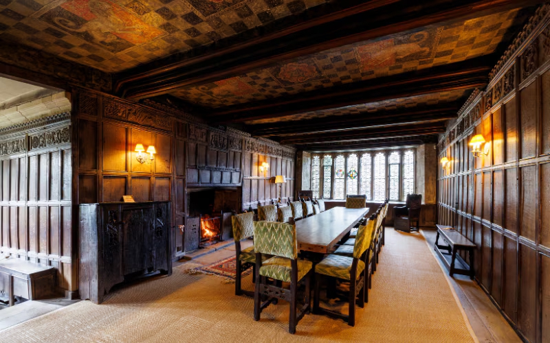 TR_Texture's tweet photo. An image of a real ceiling whose pattern was used for Lara’s House in Tomb Raider I (based on the original ceiling ornament, but stylized for use in the game).

 Location: Haddon Hall, Bakewell — The Parlour. https://t.co/vgurYcmkGY