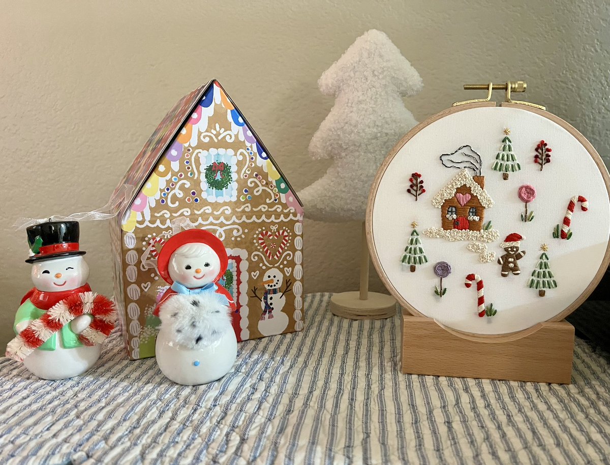 finch_janna's tweet image. I finished my gingerbread house project! I love it! ♥️🎄I was feeling more confident on this fourth project so I did some things differently than the videos and the example card. 😉🪡 #embroidery #embroideryjourney #gingerbreadhouse #CleverPoppy @cleverpoppy
