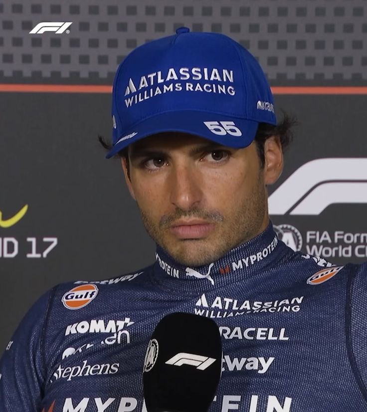 hugcsainz's tweet image. i’m actually lol bc wdym it’s giving this vibe