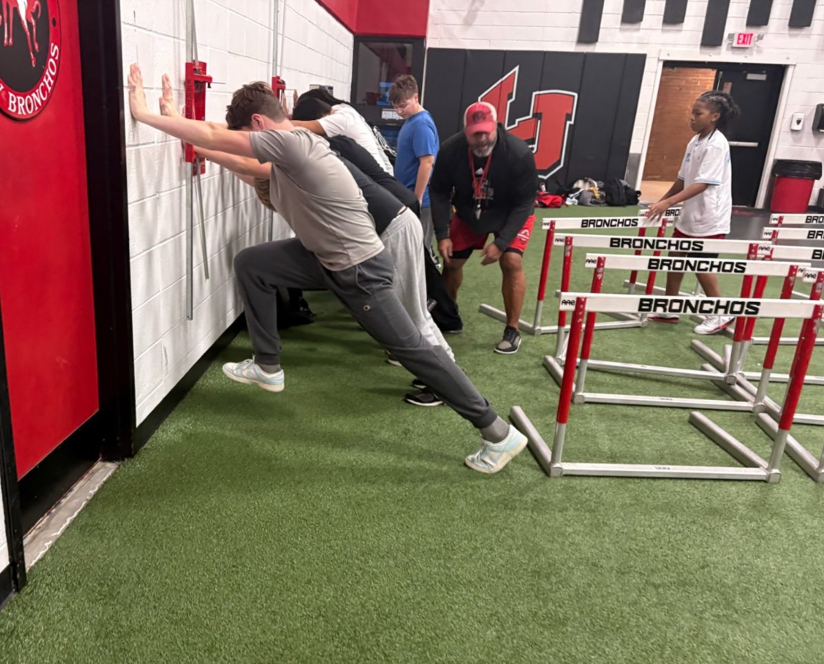 CoachShanley's tweet image. Great start to our 2026 Tecumseh Sports Performance sessions.  @CoachWalk14 rounded up 50+ guys and got them over the weight room so that @GregDunkle3 can help get them right.  Huge shout out to the 19 @LJBronchoFB guys who attended to help coach up the future!  Back at it…