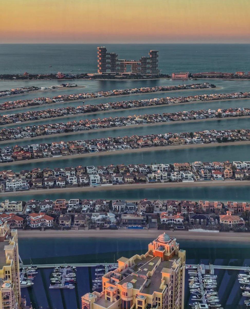 💡 Mit einer Höhe von rund 240 Metern bietet "The View Palm" einen beeindruckenden 360-Grad-Blick auf die weltberühmte Palm Jumeirah und die Skyline von Dubai.

📍 The View Palm 🏙️🌴 

📸 IG/ bridgert.travels

#VisitDubai