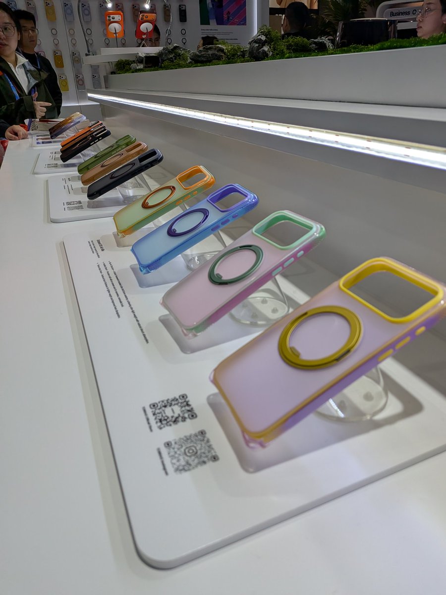 dbageek's tweet photo. #torras #ces2026 best phone cases! https://t.co/rq472zSaZ7